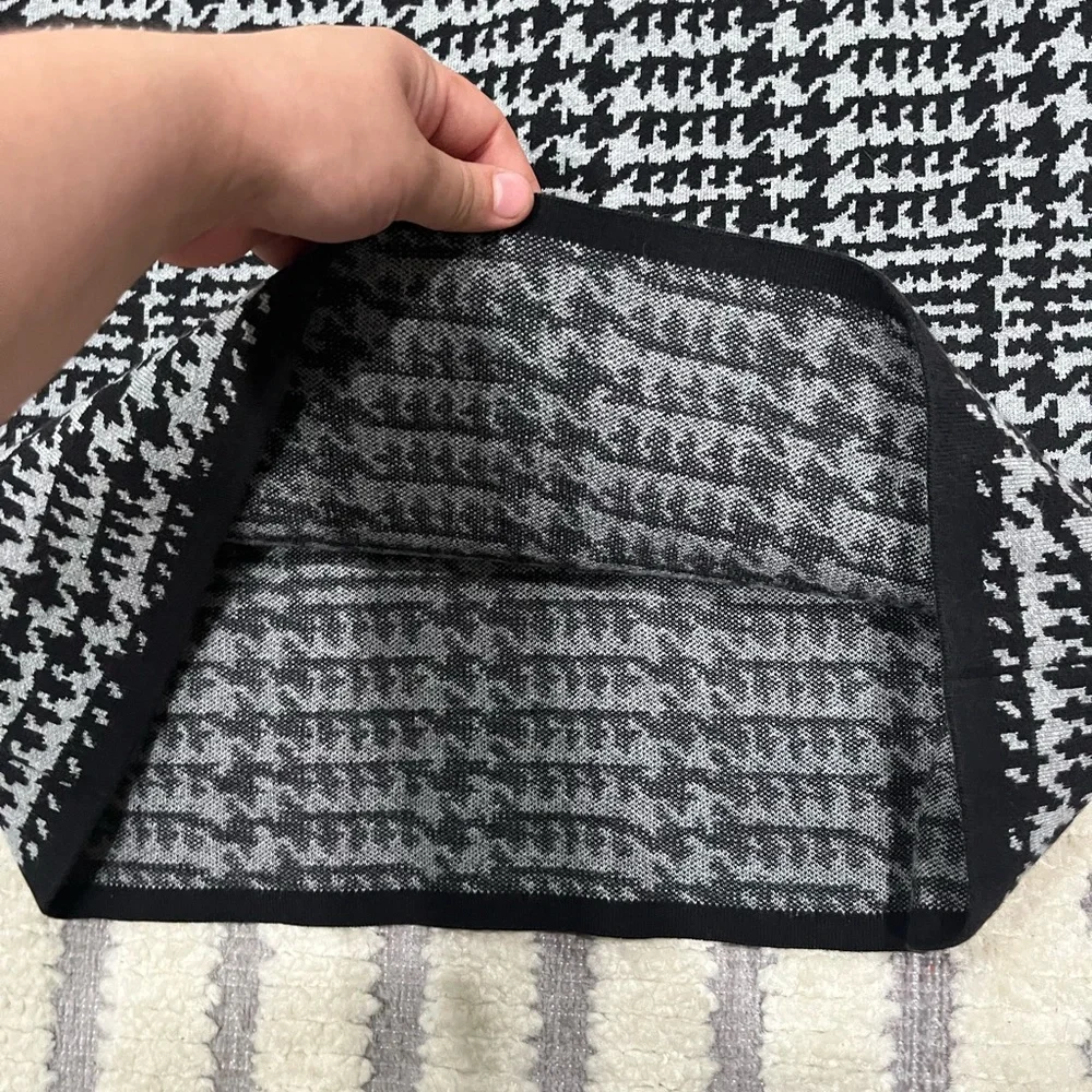 Karl Lagerfeld Houndstooth Knit‎ Pencil Skirt